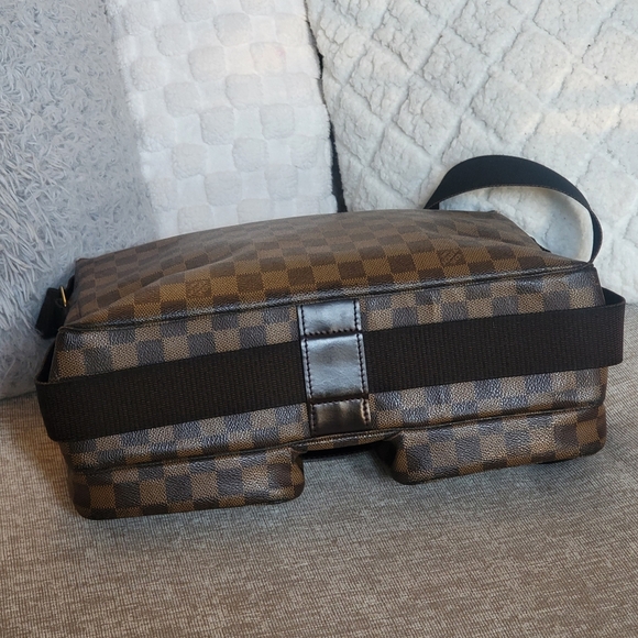 Louis Vuitton Broadway Damier Ebene Canvas Shouder Bag. Authentic w/COA. - Picture 5 of 16